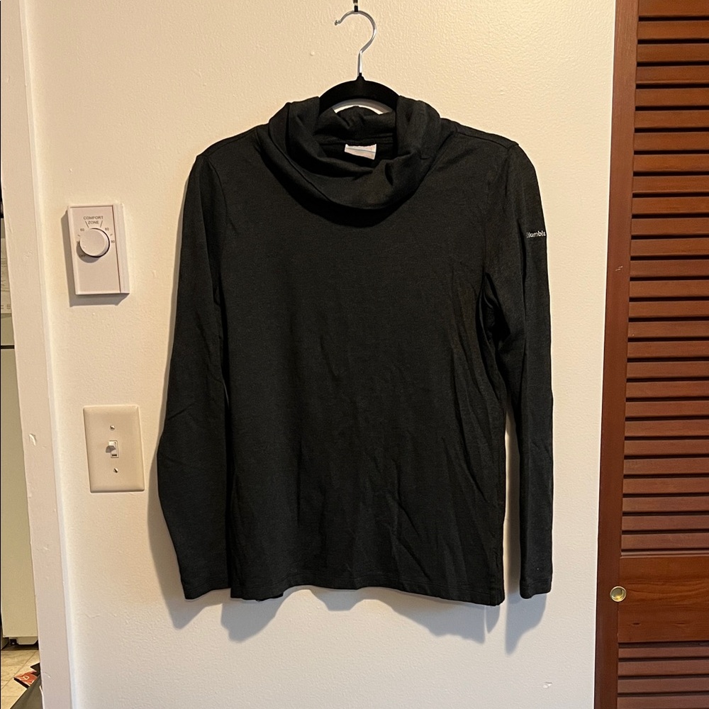 Columbia Black Long Turtleneck Sleeve Top